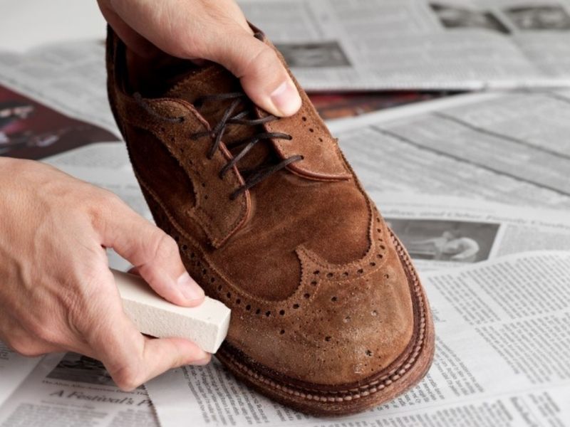 Cách sửa giày tróc da bằng mực