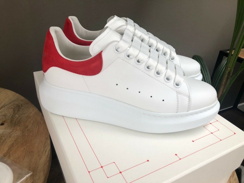 Phối giày Mcqueen nữ với áo sơ mi