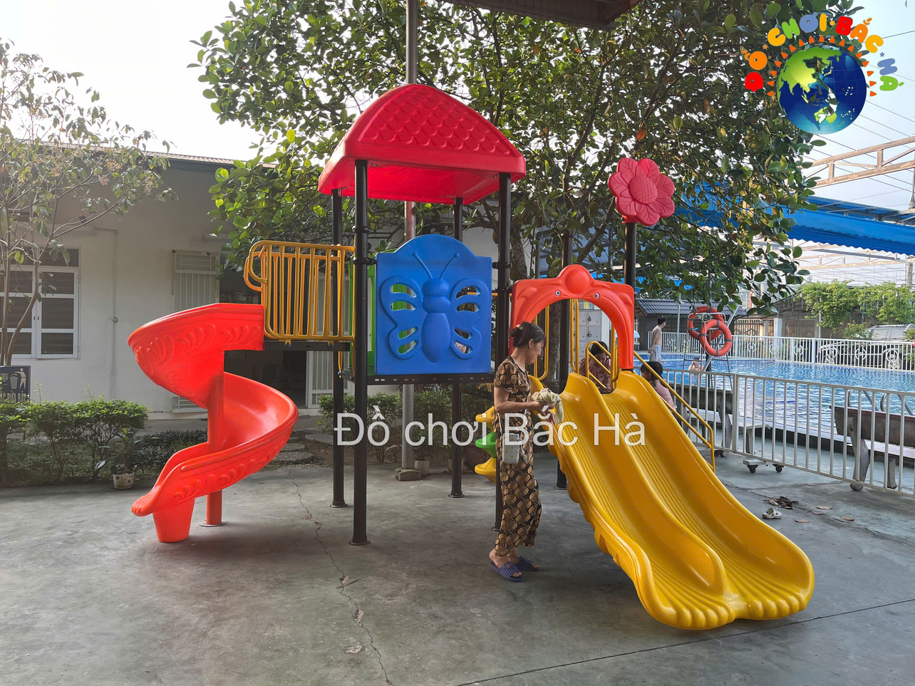 do-choi-bac-ha-tu-van-lap-dat-san-choi-tre-em-ngoai-troi-tai-thon-ninh-ha-van-lu