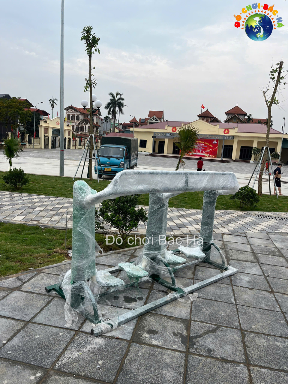 do-choi-bac-ha-hoan-thanh-lap-dat-san-choi-cong-dong-tai-nha-van-hoa-thon-co-die