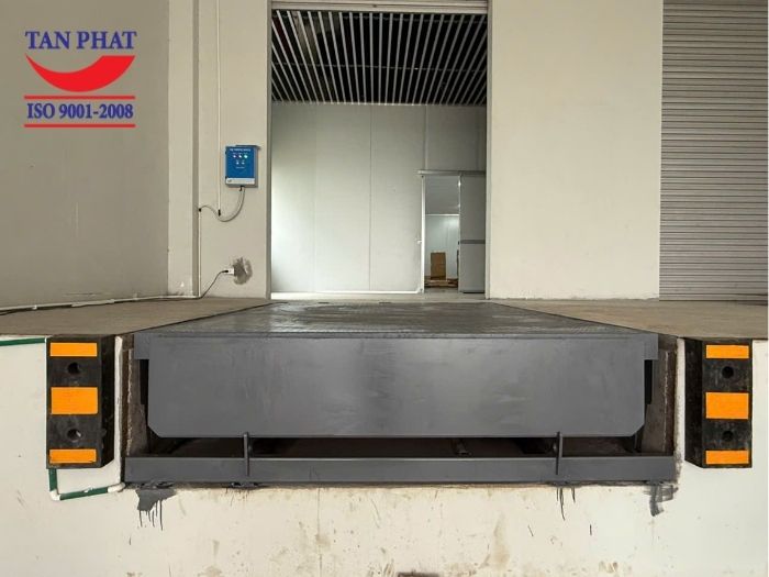 Sàn nâng thủy lực âm sàn Tân Phát 