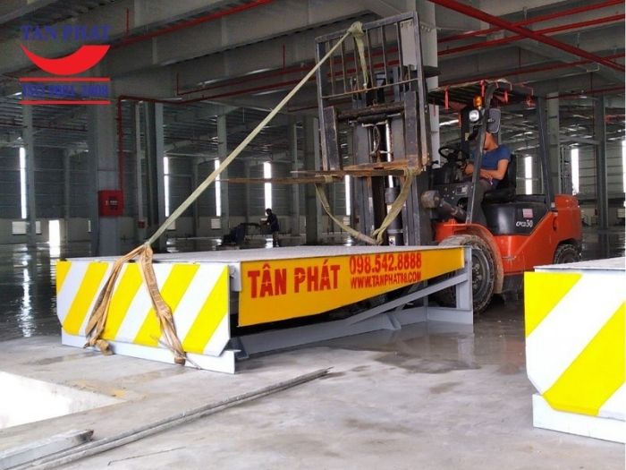 Tân Phát lắp đặt sàn nâng dock thủy lực