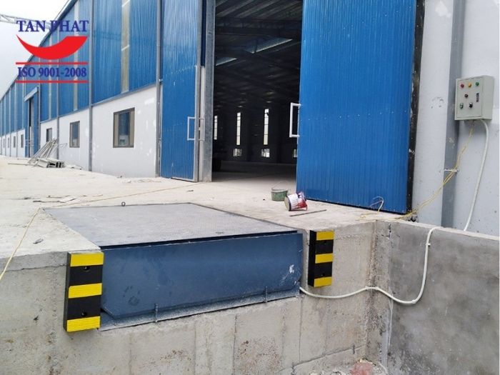 Tân Phát lắp đặt sàn nâng dock thủy lực