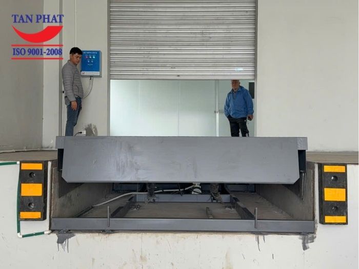 Tân Phát lắp đặt dock leveler 8 tấn Ninh Bình ở KCN Thái Hà