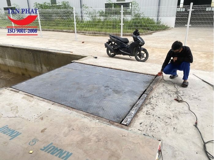 Tân Phát lắp đặt Dock leveler 6 tấn Mỹ Hào, Hưng Yên