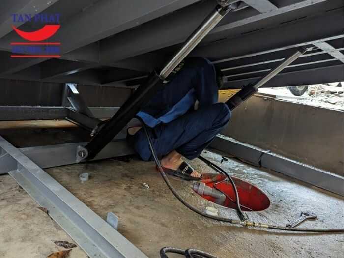 Dock leveler thủy lực 2 xilanh