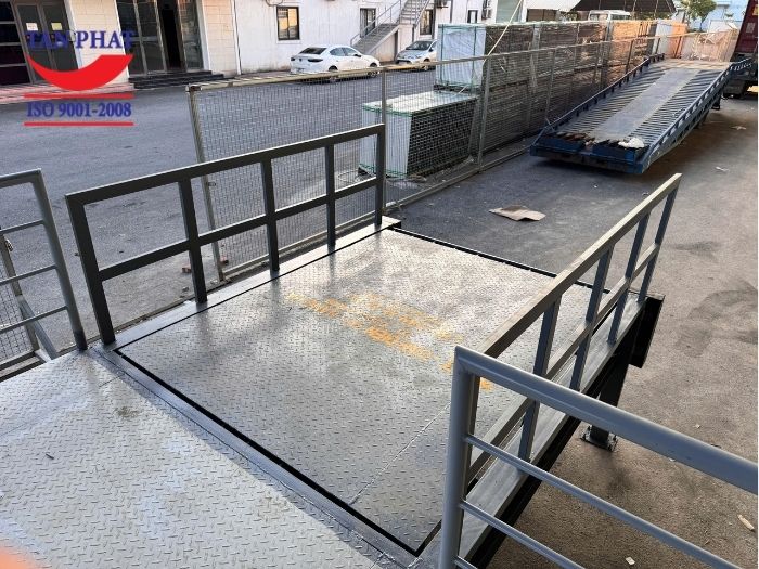 Dock leveler 3 tấn không hố tại Bắc Ninh