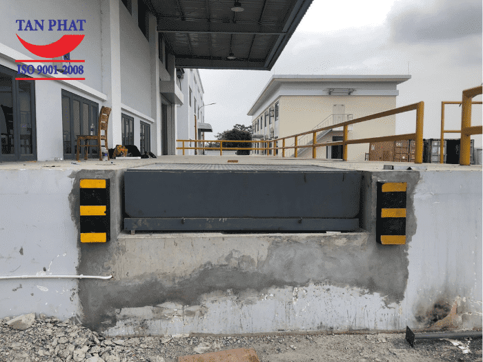 Sàn nâng thủy lực Tân Phát