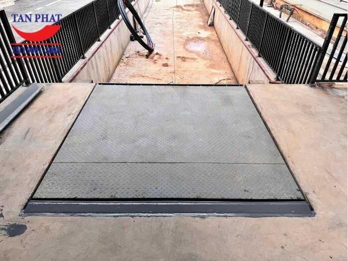 Dock leveler - Sàn nâng hạ thủy lực 6 tấn