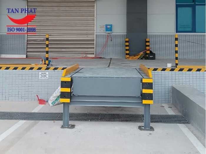 Tân Phát lắp đặt sàn nâng dock thủy lực