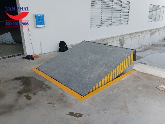 Hydraulic dock leveler - Sàn nâng thủy lực 8 tấn