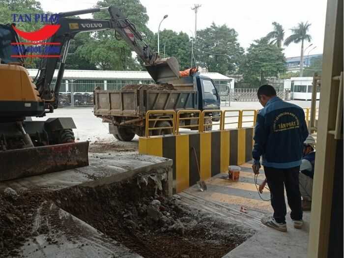 Tân Phát lắp đặt sàn nâng dock thủy lực