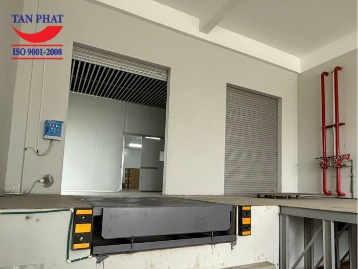 Hydraulic dock leveler - Sàn nâng thủy lực 8 tấn