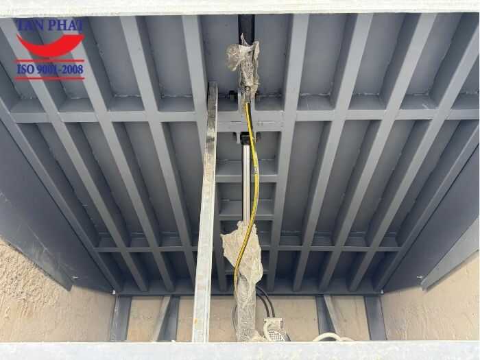 An toàn sàn nâng thủy lực Tân Phát