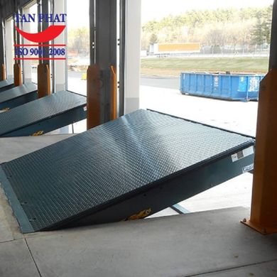 Dock leveler thủy lực kết nối xe & kho an toàn