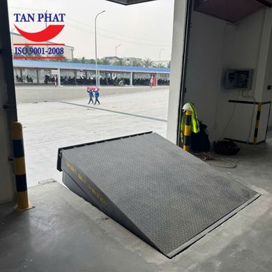 Dock leveler thủy lực 12 tấn
