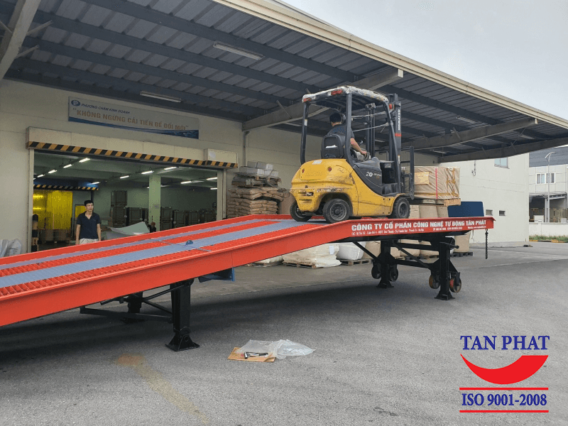 Cầu dẫn xe nâng lưới grating chống trượt