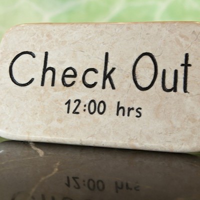 10 Bước Check-out khách sạn mà nhân nhiên lễ tân cần nắm rõ
