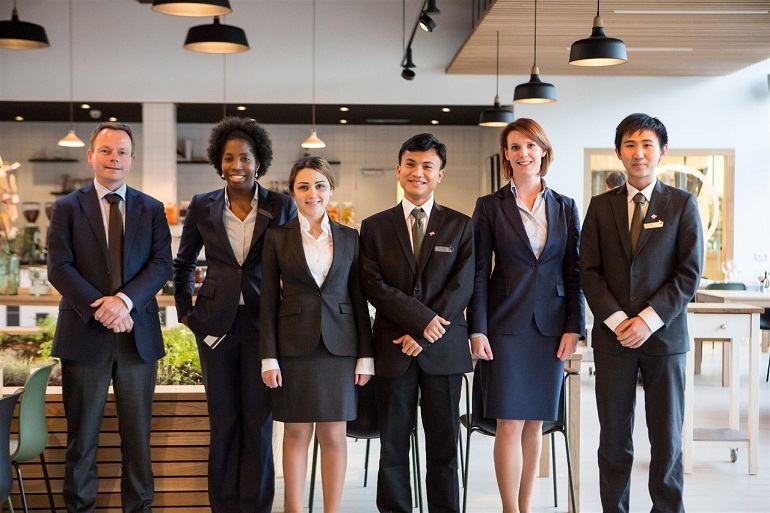 Tại sao khách sạn phải cần có bảng nội quy cho nhân viên và khách hàng?