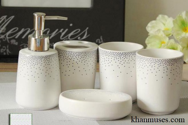 Có nên đựng sữa tắm, dầu gội vào bình chứa trong Phòng tắm khách sạn?