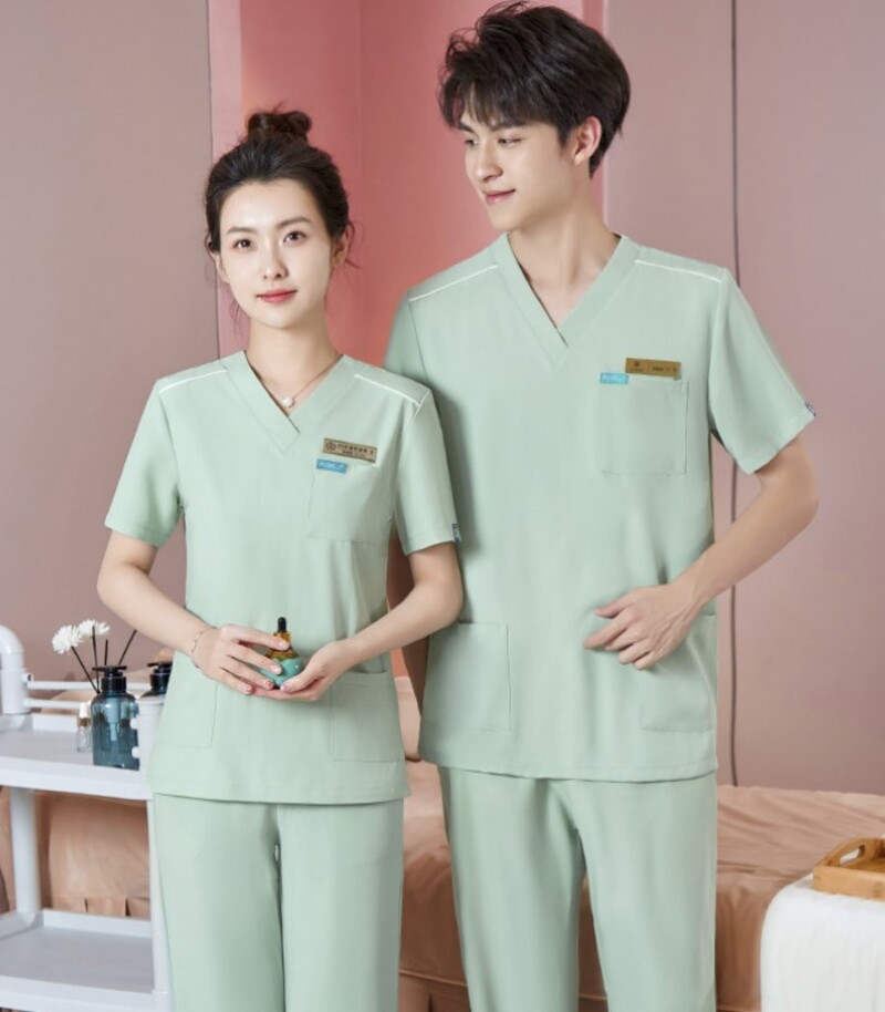 dong-phuc-nhan-vien-massage-tri-lieu-nen-chon-vai-it-nhan