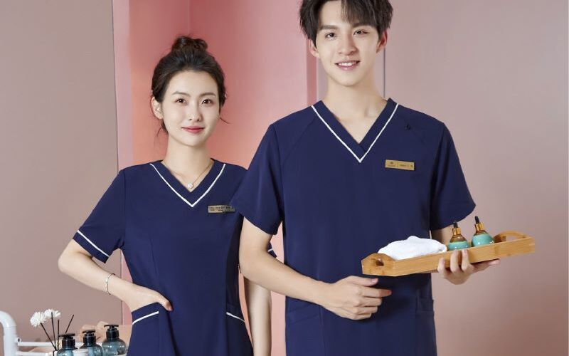 Đồng phục spa thường có tone màu nhẹ nhàng