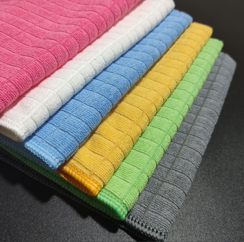 Khăn Microfiber có khả năng thấm hút cao nhưng nhanh khô