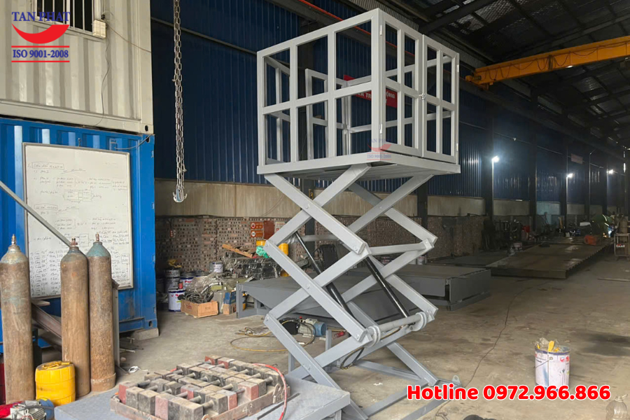 Bàn nâng thủy lực 