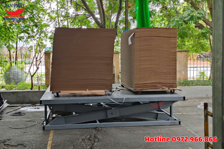 Bàn nâng thủy lực 