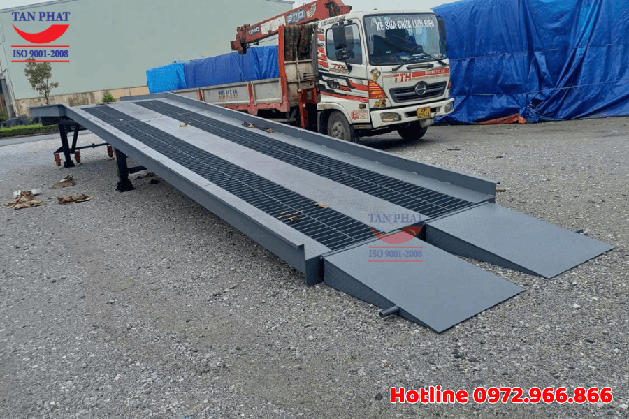 Cầu dẫn xe nâng 12 tấn lưới Grating giao tại Hưng Yên