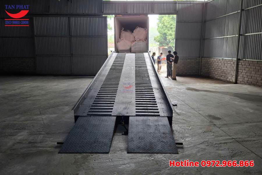 Dự án cầu dẫn xe nâng lên cont 8 tấn giao tại Bắc Giang