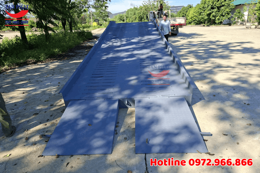 Cầu dẫn xe nâng hàng 8 tấn tại Tuyên Quang