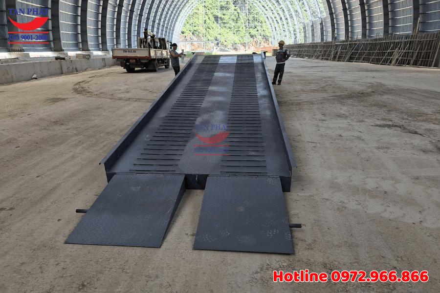 Bàn giao cầu xe nâng Tân Phát 8 tấn tại Hòa Bình