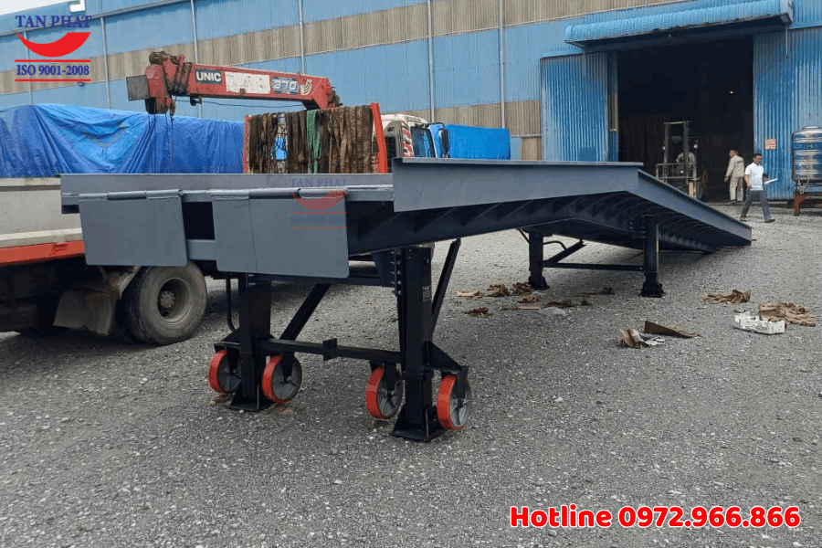Cầu dẫn xe nâng 12 tấn lưới Grating giao tại Hưng Yên