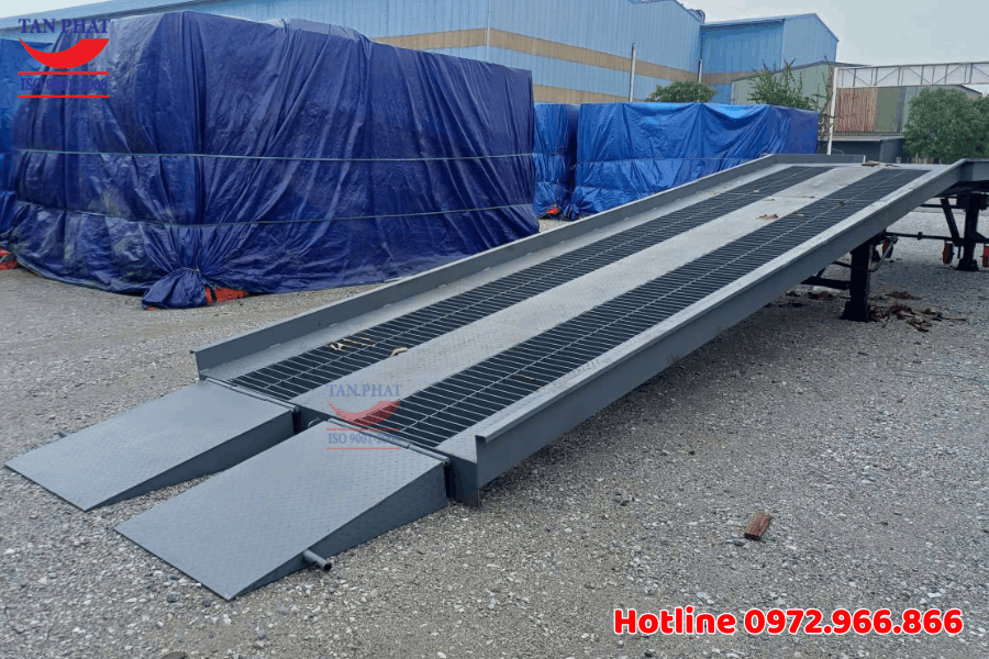 Cầu dẫn xe nâng 12 tấn lưới Grating giao tại Hưng Yên