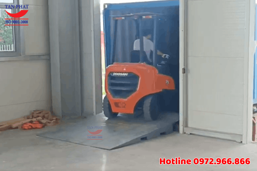 Ramp dốc dẫn xe nâng