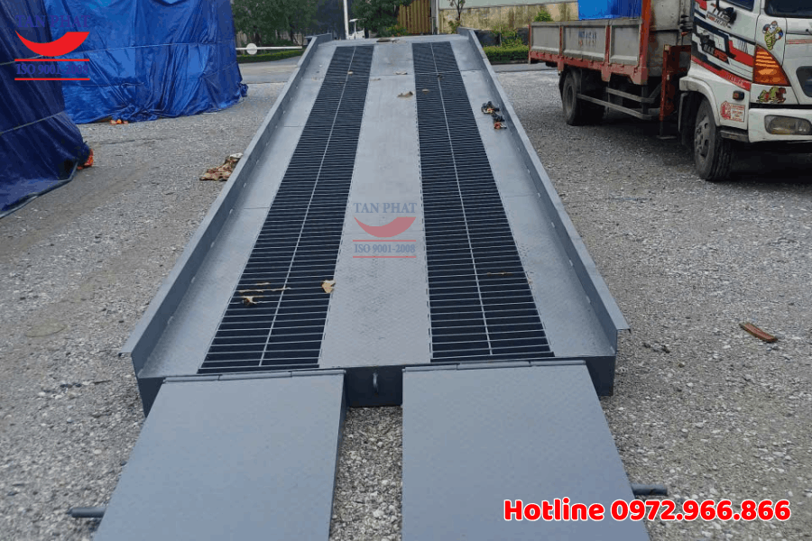Cầu dẫn xe nâng 12 tấn lưới Grating giao tại Hưng Yên