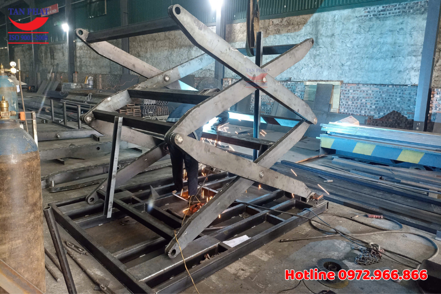 Bàn nâng thủy lực