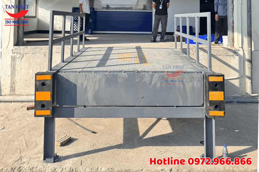 Dock Leveler ngoài trời 3 tấn lắp tại Bắc Ninh