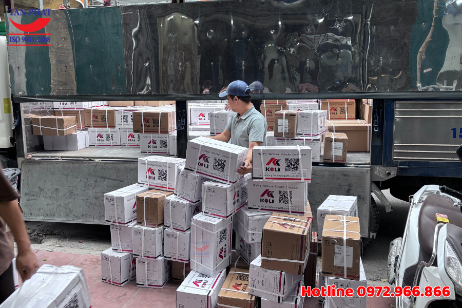Lô thiết bị cân Keli cập bến kho Tân Phát