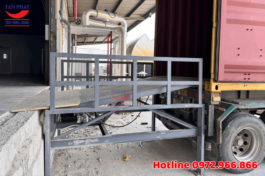 Dock Leveler ngoài trời 3 tấn lắp tại Bắc Ninh