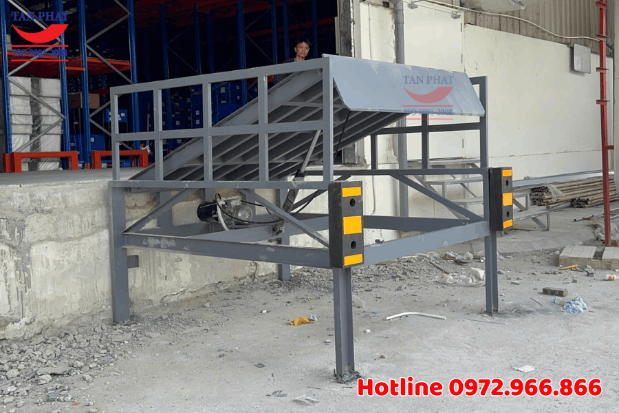 Dock Leveler ngoài trời 3 tấn lắp tại Bắc Ninh