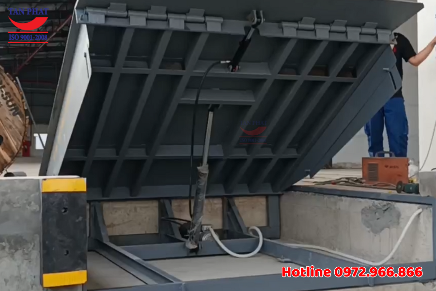 Sàn nâng thủy lực sử dụng xy lanh đơn 