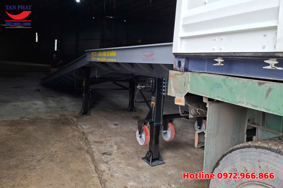 Dự án cầu dẫn xe nâng lên cont 8 tấn giao tại Bắc Giang