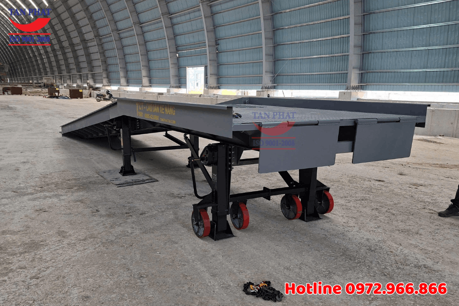 Bàn giao cầu xe nâng Tân Phát 8 tấn tại Hòa Bình