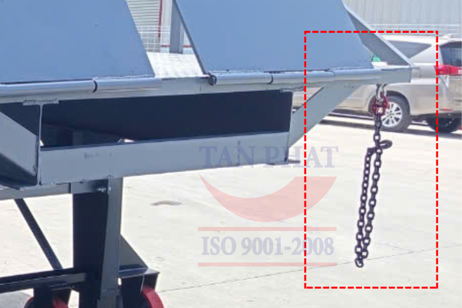 xích chống trượt cầu dẫn xe nâng