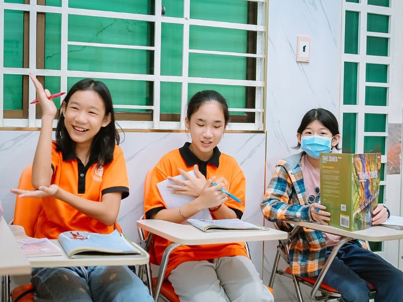 Bé học giao tiếp tiếng Anh: Khám phá thế giới bằng ngôn ngữ quốc tế