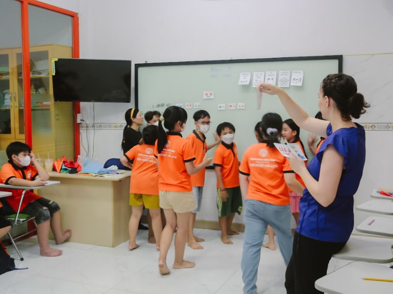 Học tiếng Anh uy tín tại Thuận An hay tự học – Nên chọn cách nào?