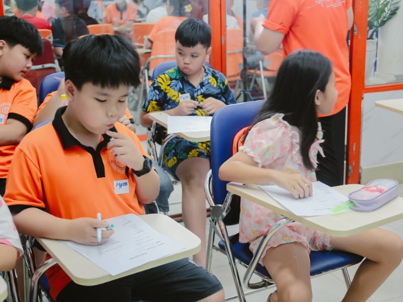 Có nên cho con học tại trung tâm tiếng Anh ở Thuận Giao Bình Dương?