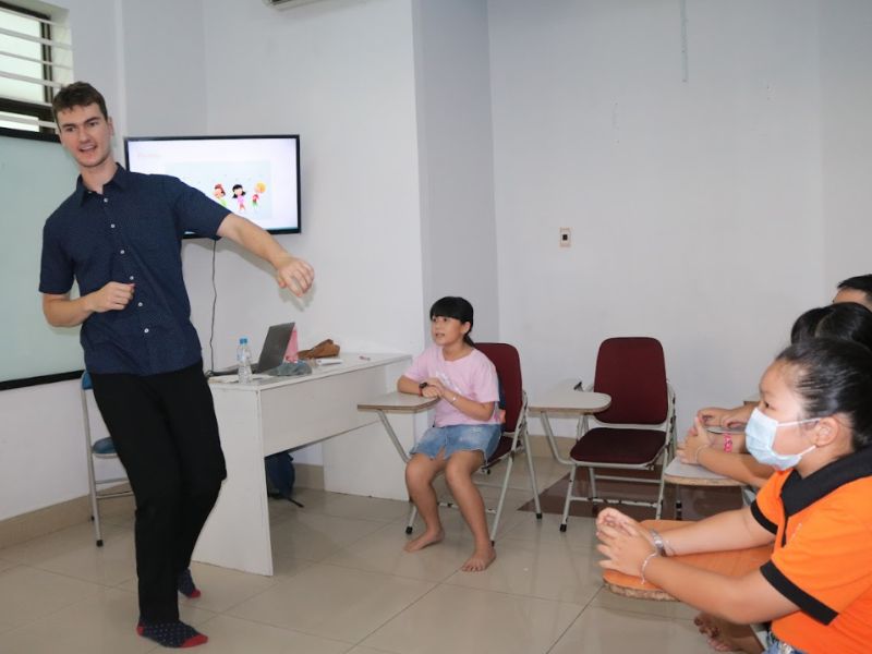 Thuê giáo viên tiếng Anh tại nhà hay học tại Trung tâm – đâu là lựa chọn tối ưu?